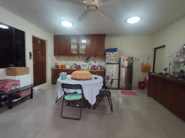 Single semi detached , greenlane , 5097sf 1