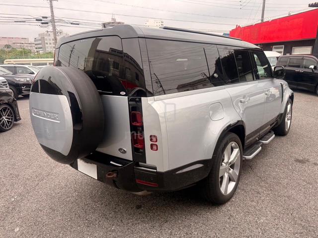 2023 Land Rover Defender 130 X-Dynamic HSE 3.0 - 4