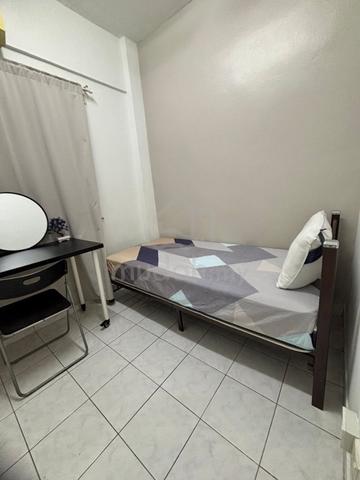 Small room for rent 1