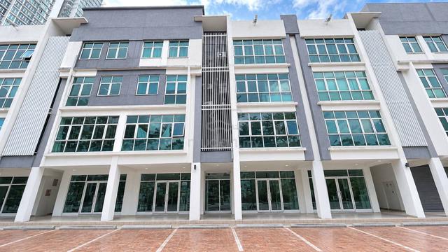 FREEHOLD 4 Storey Shop Lots Boulevard Business Park Jalan Kuching 1