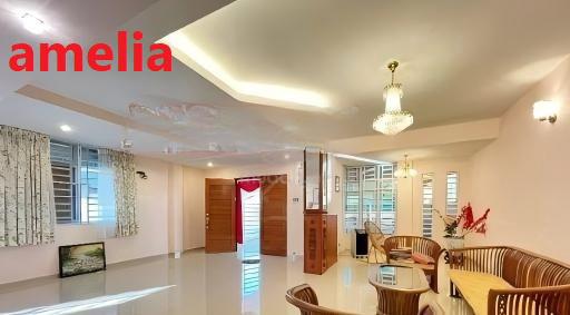 2 sty semi detached, 2500sf full renovated botanica ct 1