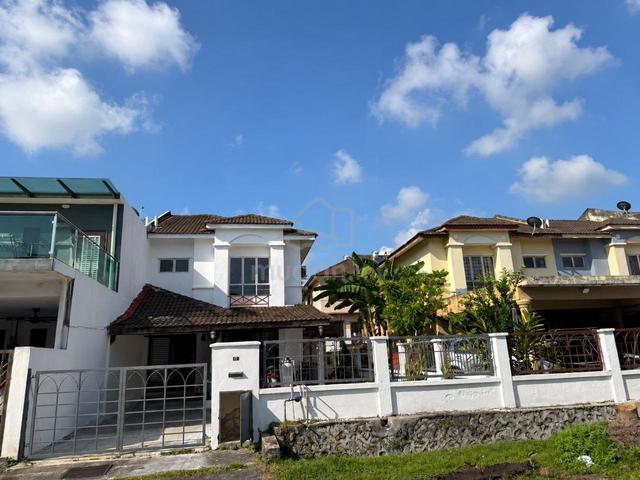 Rumah Dua Tingkat End Lot Extra Tanah, Saujana Utama 1