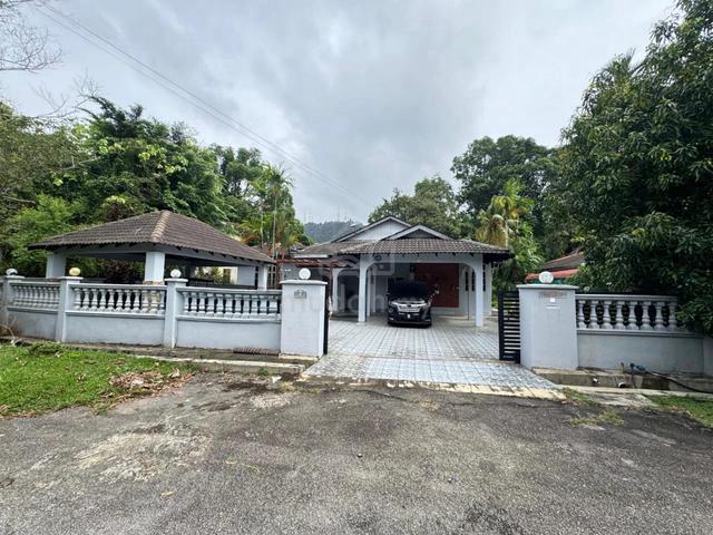 RUMAH BANGLO SETINGKAT (FULLY FURNISHED) PERKAMPUNGAN TOK SIRA, ktn 1