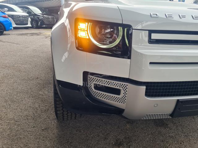 2024 Land Rover Defender 2.0L 110Se County Edition - 4