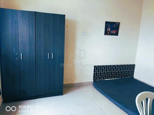 f/furnished Master bedroom with bathroom in Georgetown 1