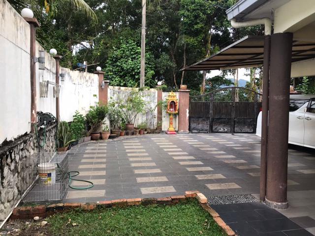 Taman bukit permata corner house with extra land 1