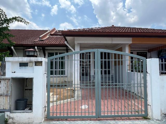 Bandar Bukit Raja (jln makyong) single stroey for rent 1