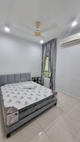 [FEMALE ONLY] Balcony Bedroom with [FREE WIFI & CLEANING] 1