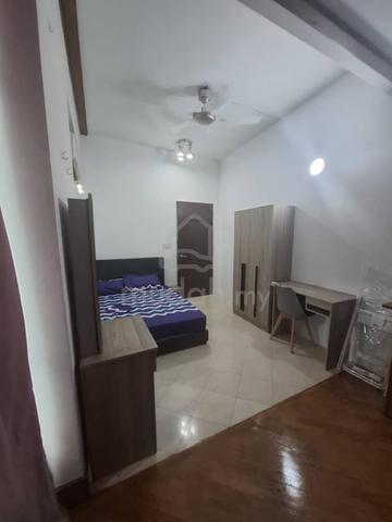 Suasana Sentral Big Middle Room For Rent-Mixed Gender Only 1
