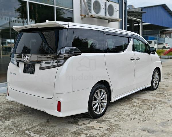 Toyota VELLFIRE 2.5 Golden Eyes 2023 17k Km - 4