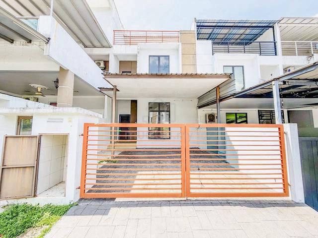 FREEHOLD 3 Storey Terrace Bayan Parkhomes, Batang Kali 1