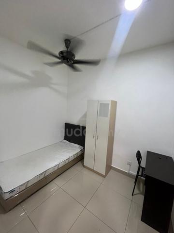 Single Rooom and Master Room at The Holmes Bandar Tun Razak 1