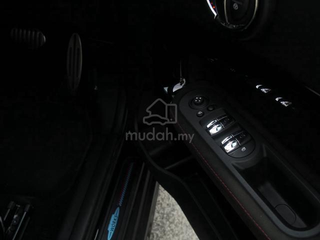 2022 Mini CROSSOVER JCW With HUD Price Negotiable - 3