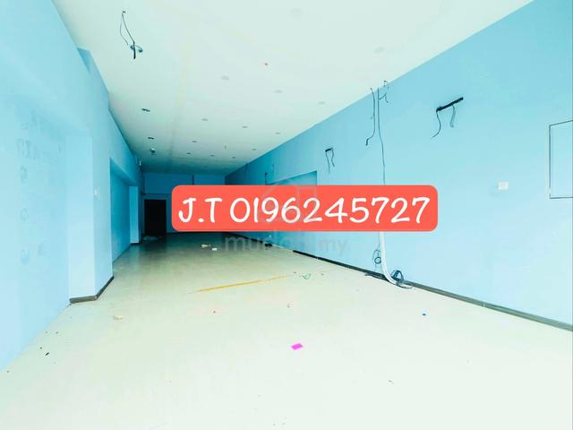 Ground floor Facing main road shop 1600sqt near Georgetown for rent 1