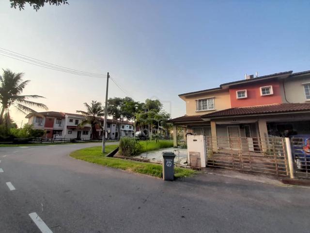 Nice c🔥rner unit Double Storey House Tmn Astana Harmoni Lukut 1