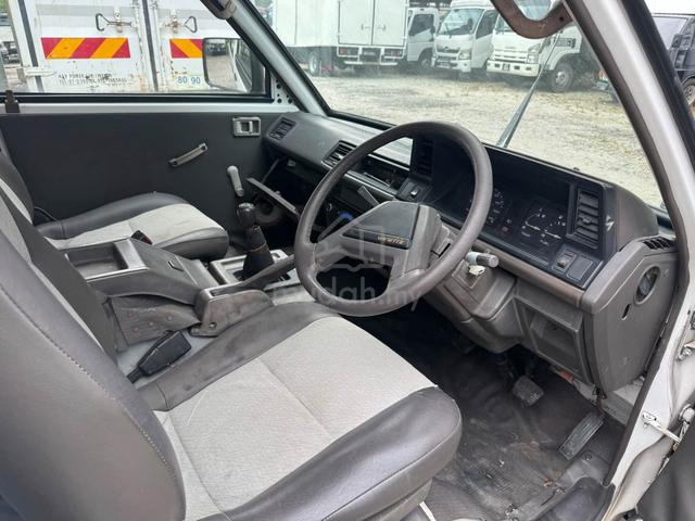 Nissan Vanette c22 window van 05year - photo 5 of 6
