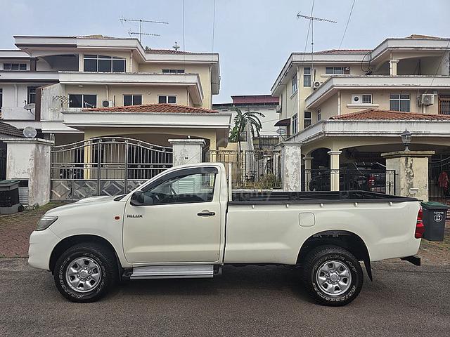 2014 Toyota HILUX 2.5 VNT SINGLE CAB LOW MILEAGE - 4