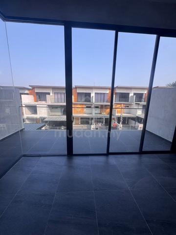 D Art Hills Residence 3-stry 5bed 4bath / JPO / Aeon kulai / Senai 1