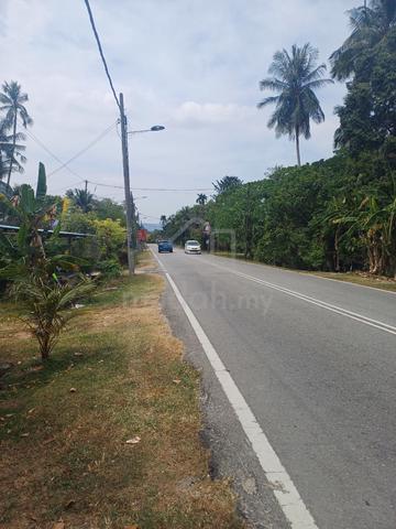 Single Storey House by Mainroad Side with Land at Balik Pulau 1