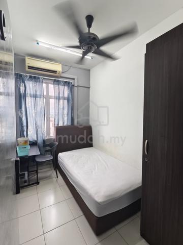 Academia Block A small room for rent 1