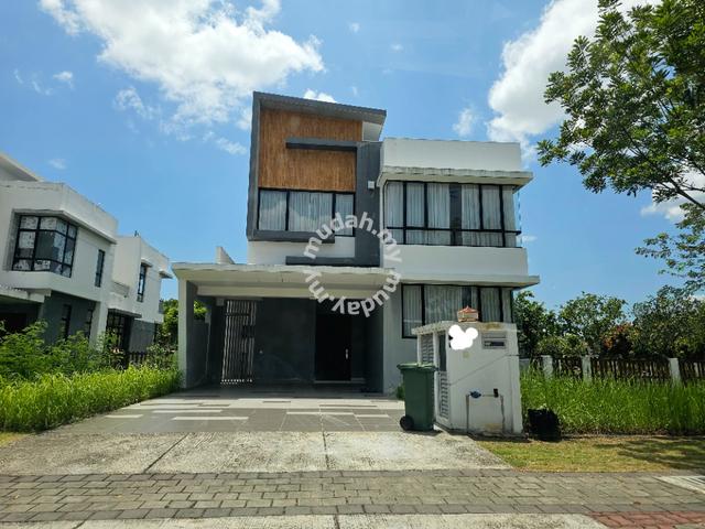 2sty spacious big corner bungalow tralas setia ecohill,semenyih 1