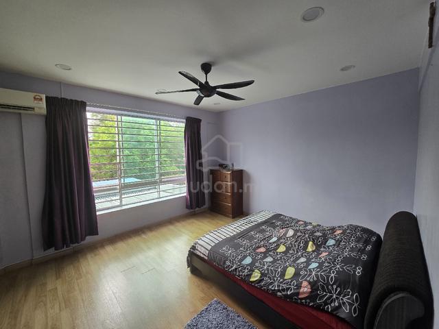 Master Bedroom for Rent! 1
