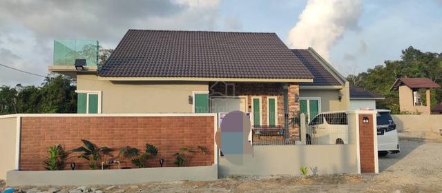 Banglo di Bukit Takal, Kemaman, Terengganu 1