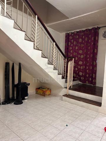 tmn mutiara rini JLN JASA terrace nice reno good condition 2 storey 3