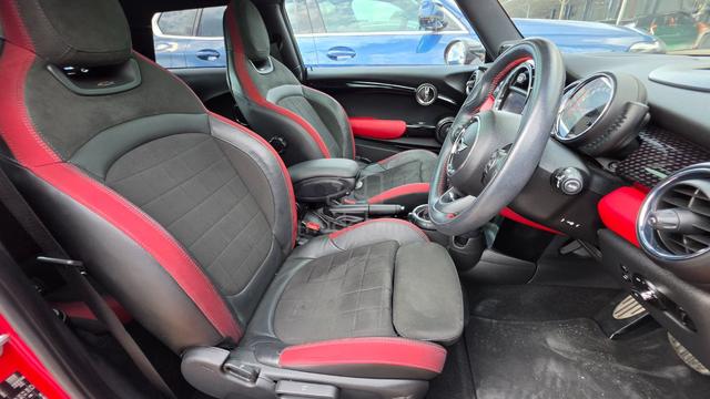 2017 MINI Cooper 2.0 John Cooper Works 3 Door JCW - 2