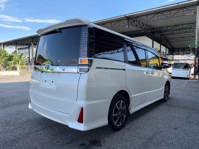 TOYOYA VOXY ZS Kirameki III 2.0 (A) LIKE NEW - 4