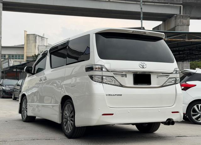 2013 Vellfire 2.4 ZG Edition Captain Seat Reg-2018 - 2