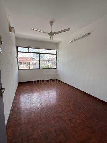 LORONG DELIMA , 2/terrace for rent - la 1400sf 1