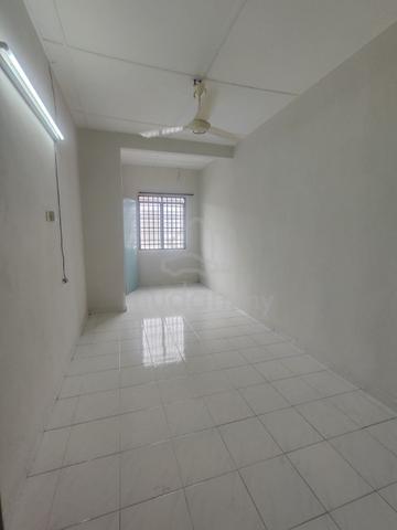 Clean House 🔥 Bercham Taman Mewah - Double Storey House - 4rooms 4