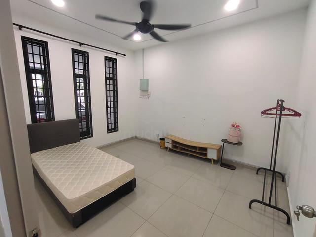 Good Price Landed House Room Taman Suria Johor Bahru For Rent 1
