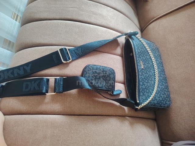dkny sling bag crossover with pouch  - photo 4 of 6