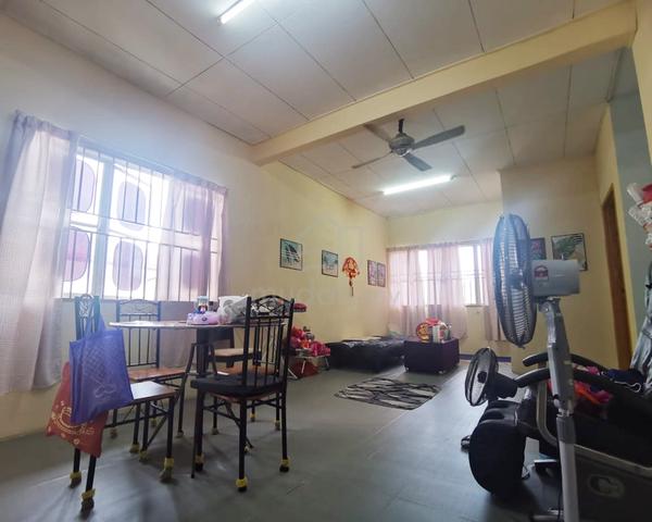 Freehold Corner Unit Bukit Rimau Townhouse 3R2B Below Market 1