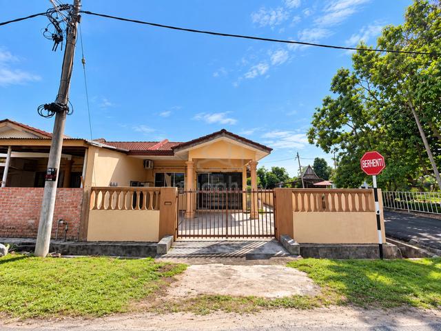 [ENDLOT-PARTIALLY FURNISEHD] Teres 1 Tingkat, Taman Telok Mas, Melaka 1
