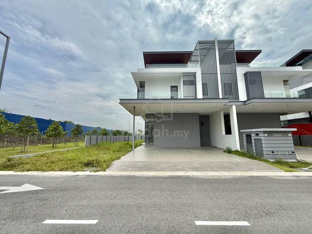 Corner Lot 3 Storey, Ready To Move In 1
