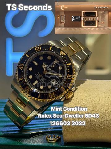 Rolex Sea-Dweller Yellow Gold 43mm 126603 - photo 2 of 5