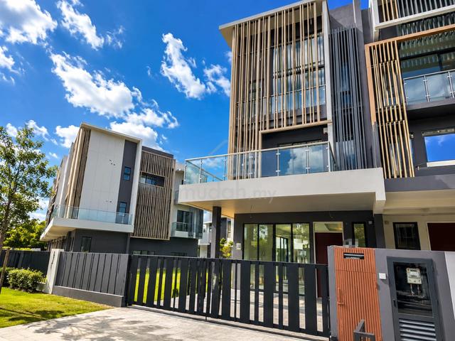 3 Storey Corner House Taman Puchong Legenda 1