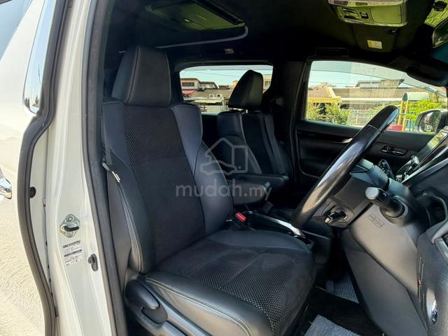 ON THE ROAD 2017 Toyota VELLFIRE 2.5 GOLDEN EYES - 5