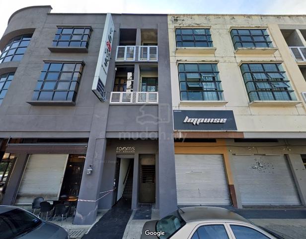 Looking for Office Space in Kuantan Town? This One’s Perfect! 1