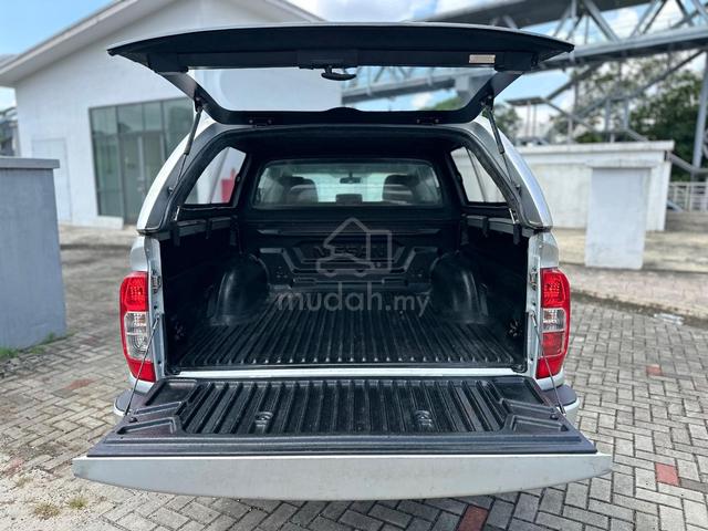 Nissan NAVARA SE (AT) 2.5L (A) Canopy. 81,810km - 3