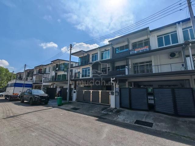 4 rooms 3 Bathrooms,Built-up 2,286 Fully Finish,2 carpark,4 Balconies 1