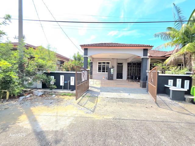 SemiD Setingkat Baru Cat Di Taman Kasha Villa Seberang Balok,Kuantan 1