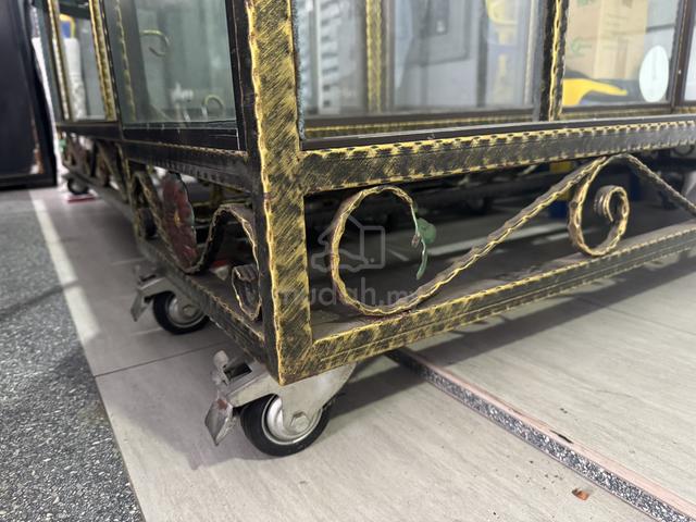 Glass display cabinet - photo 3 of 3