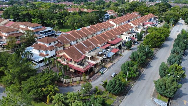 HOT LOCATION CONER UNIT 2.5 Storey Coner Kulim Square Lunas 1