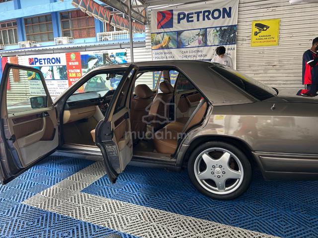 1995 Mercedes Benz 220E 2.2 W124 (A) - 1