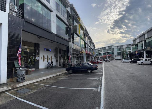 Larkin - 3 Storey Shop For Sale 1