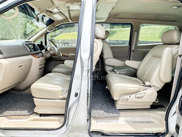OFFER! OTR25800! Nissan SERENA 2.0 AUTO 2012 - 1